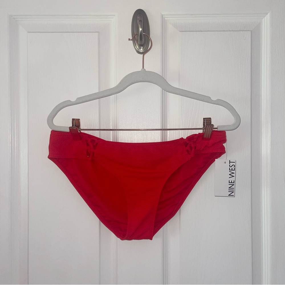 NWT Nine West red full back textured bikini bottom, size large